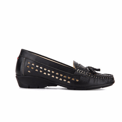 BLACK MOCCASINS